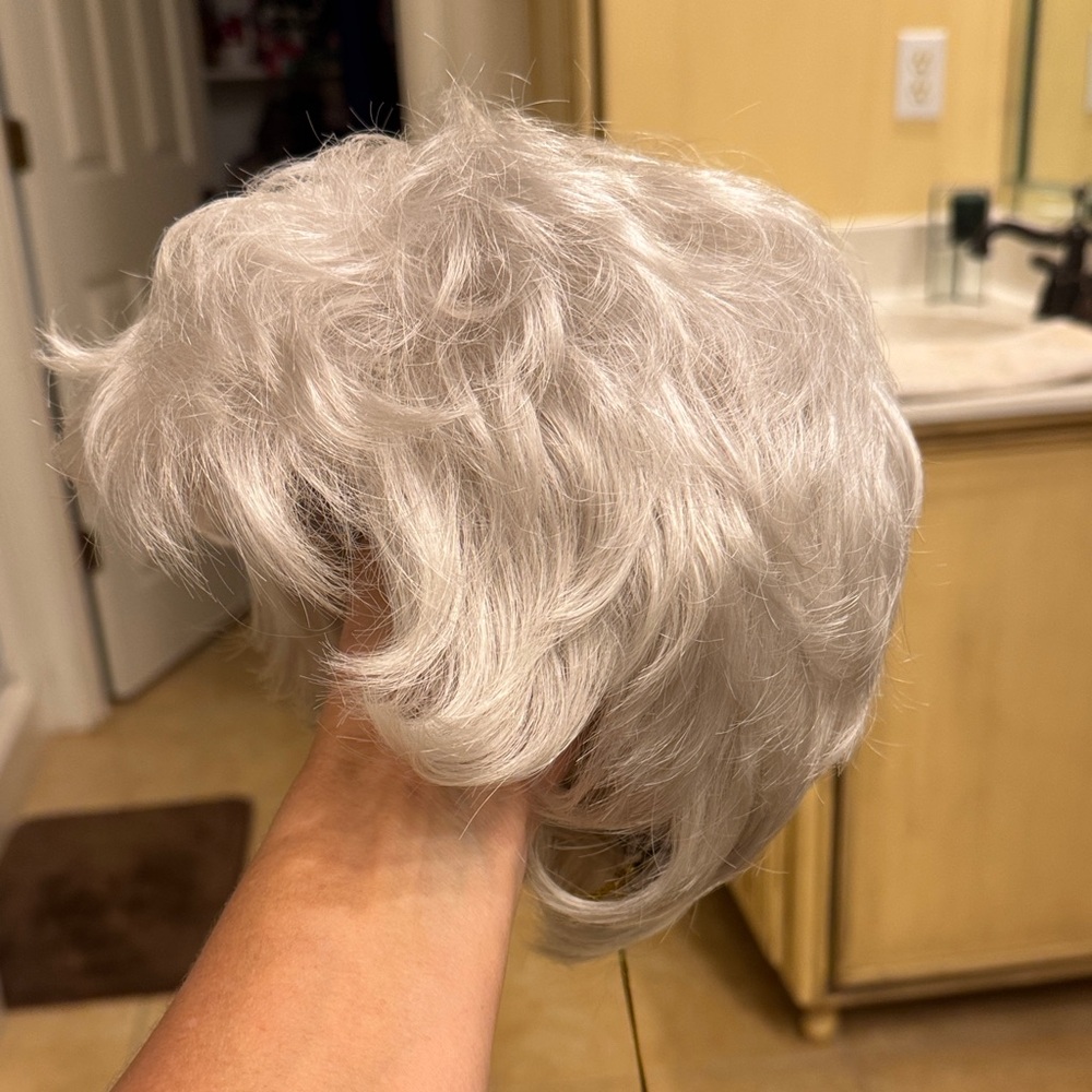 Elegant Silver Women's Wig